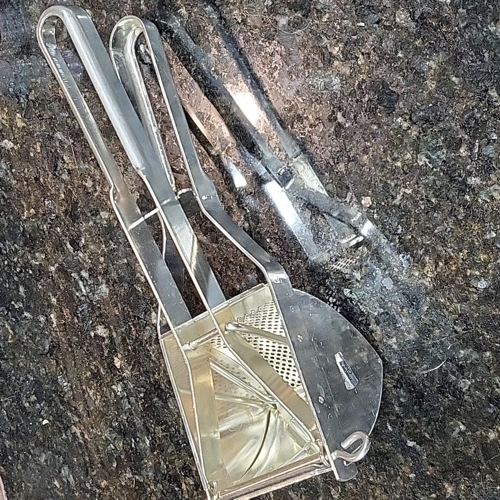 Metal Vegetable Ricer Masher Hand Held - Picture 5 of 6